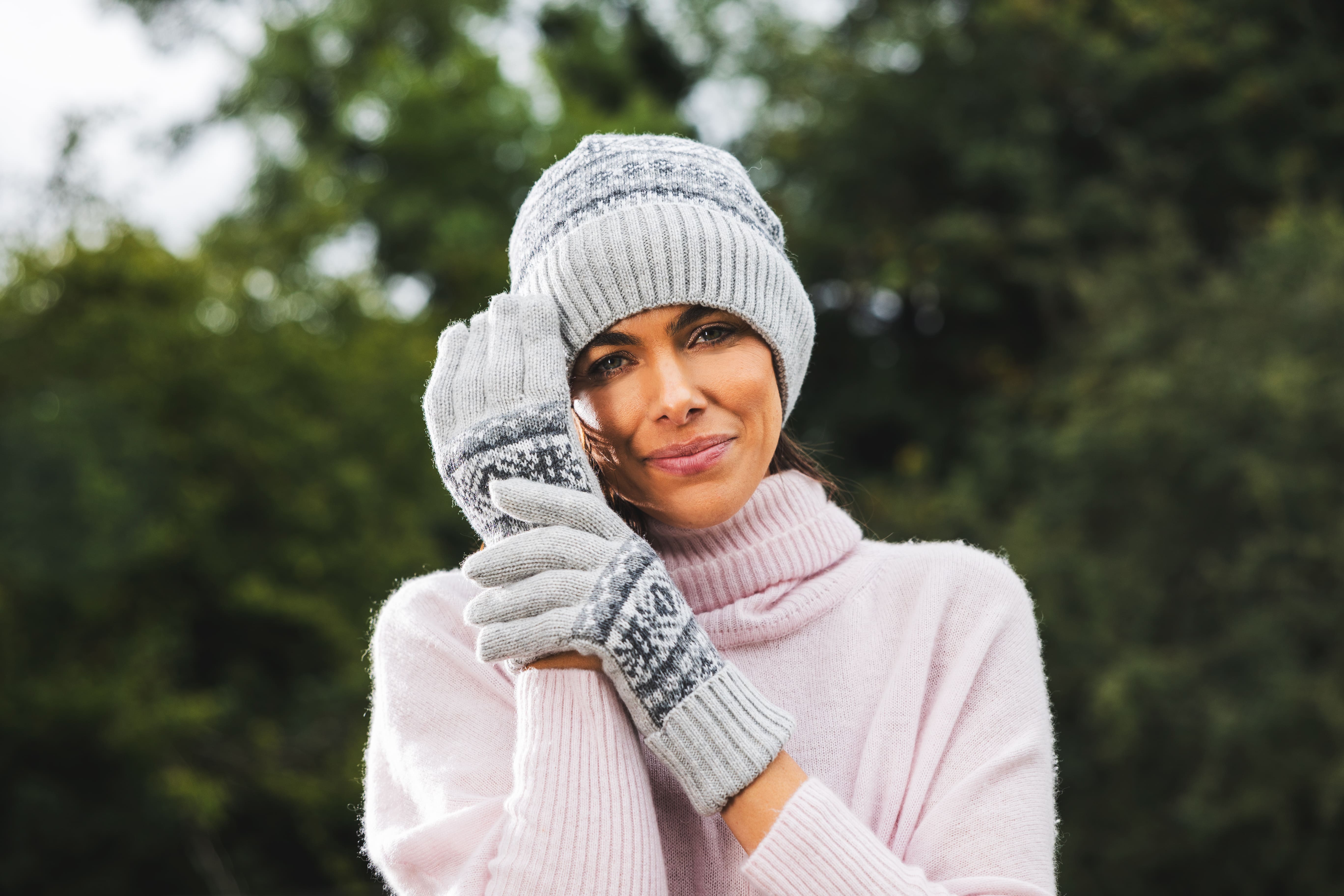 Grey and Blue winter pattern lined wool blend gloves